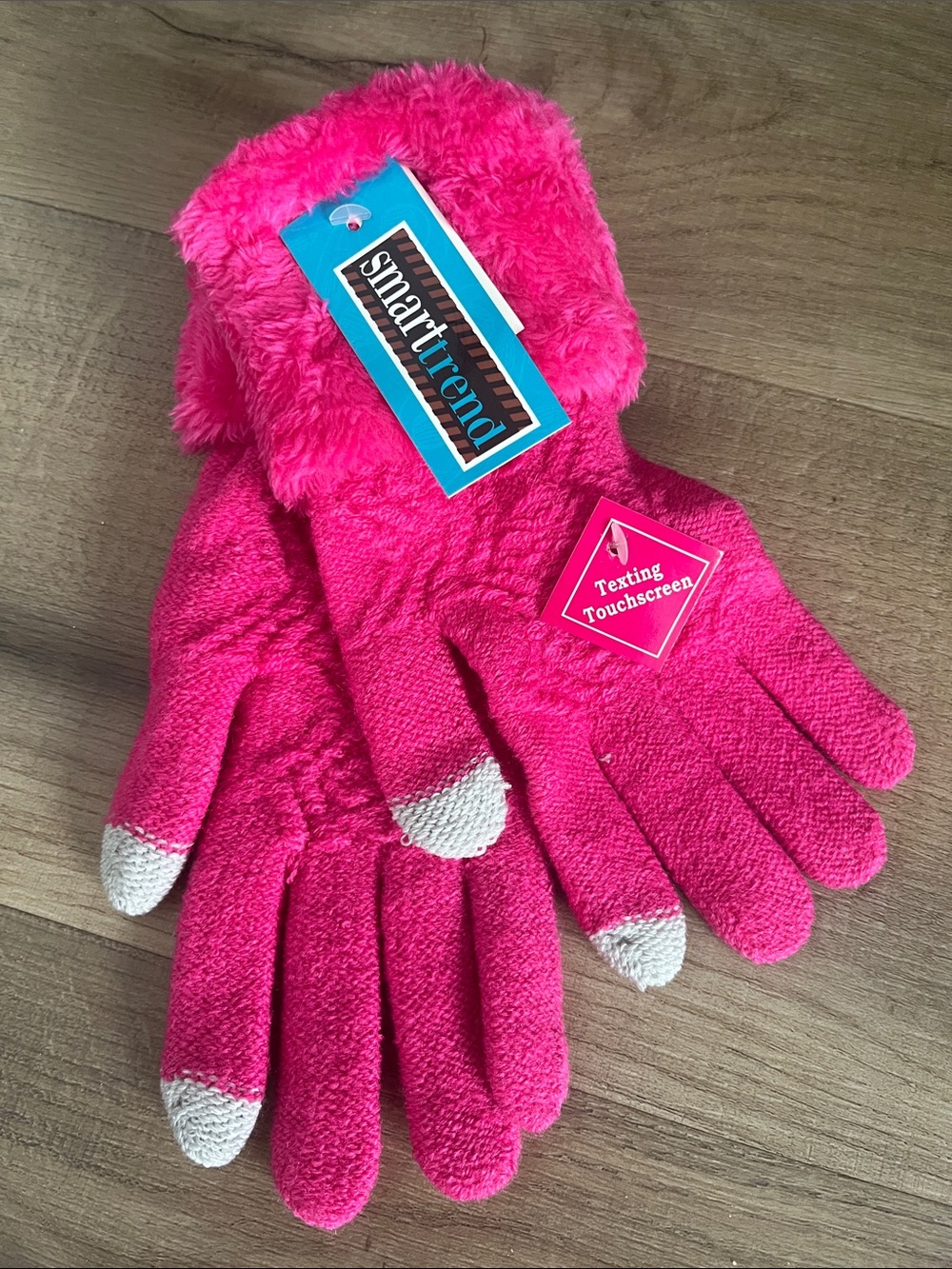 NWT Women’s Touchscreen Winter Gloves in Bright Pink with Faux-Fur Cuff Warm